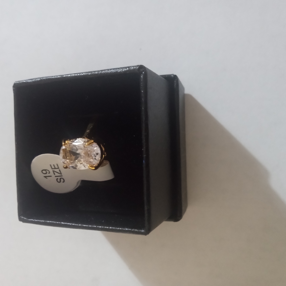 Elegant Gold Ring with Clear Stone